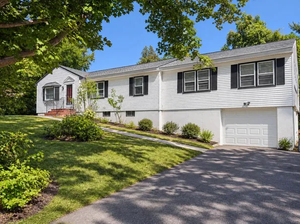 136 Maple Avenue, Atkinson, NH 03811