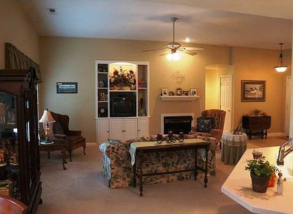 5th image of 2555 Meadowcrest Dr