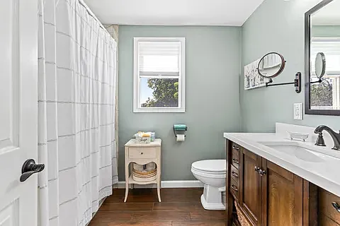 210 Summit St — Photo 15