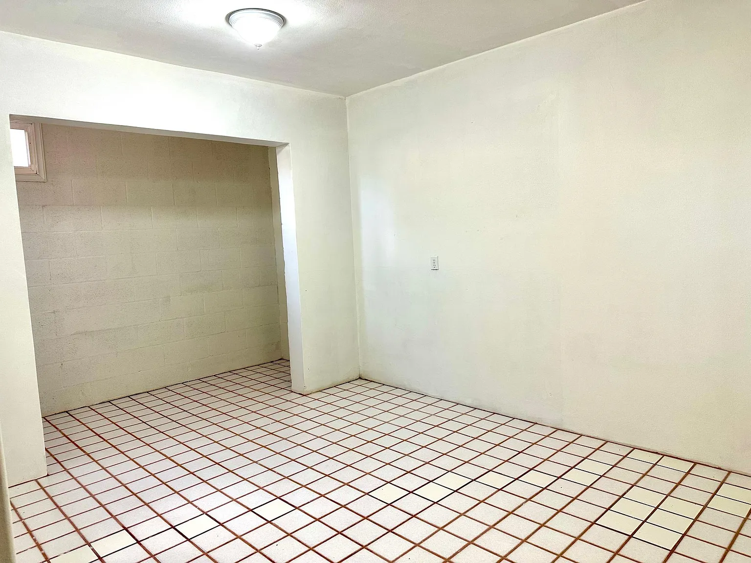 Studio, 370 sqft, $1,595 — Photo 3