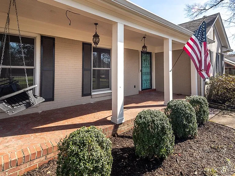 500 Colonial Rd — Photo 1