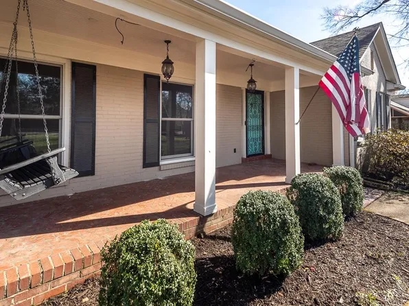 500 Colonial Rd, Memphis, TN 38117