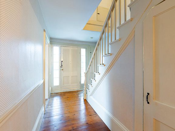 3rd image of 532 E Elm Street