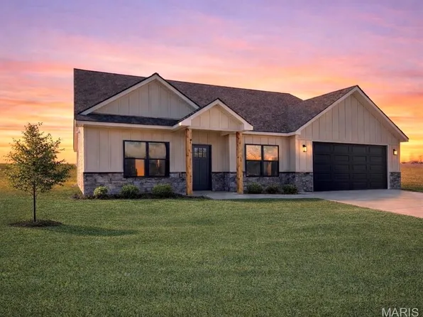 426 Honeysuckle Dr, Hannibal, MO 63401