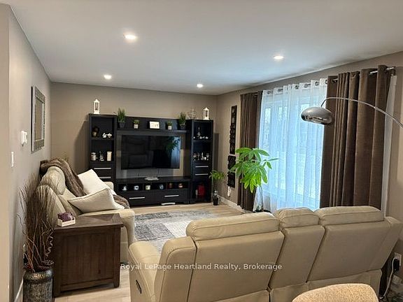 2nd image of 153 Bayfield Rd