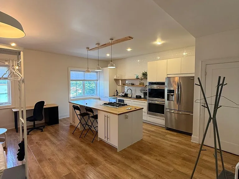 2215 Danforth Ave #STUDIO — Photo 2