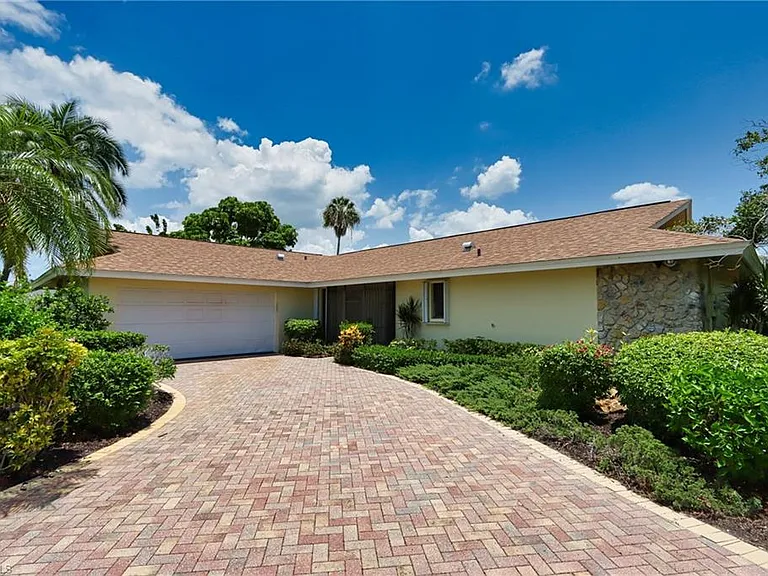 28387 Las Palmas Cir — Photo 1