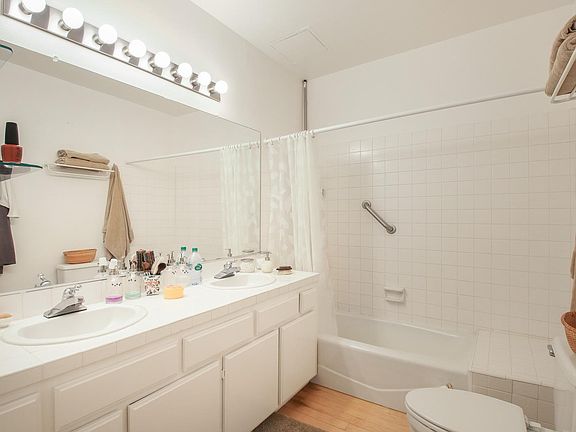 4th image of 1670 Malcolm Ave APT 103