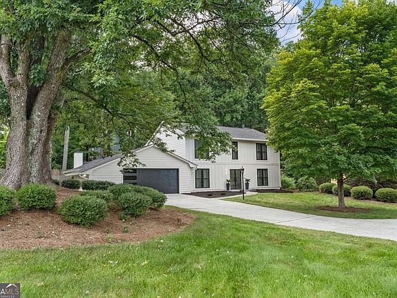 5th image of 131 Indian Hills Ct