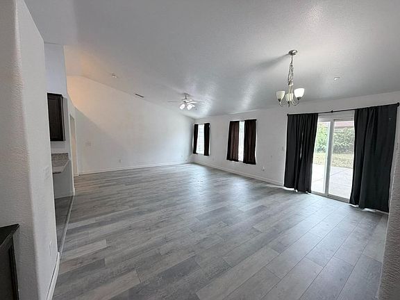 5th image of 243 Sunburst St