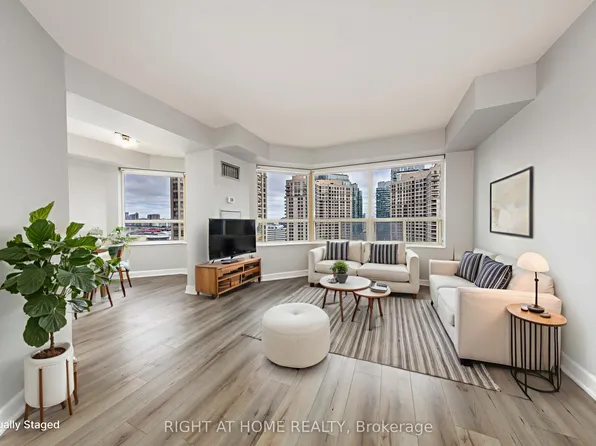 335 Webb Dr #Penthouse 104, Mississauga, ON L5B 4A1