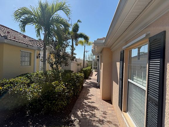4th image of 11629 Garessio Ln #1