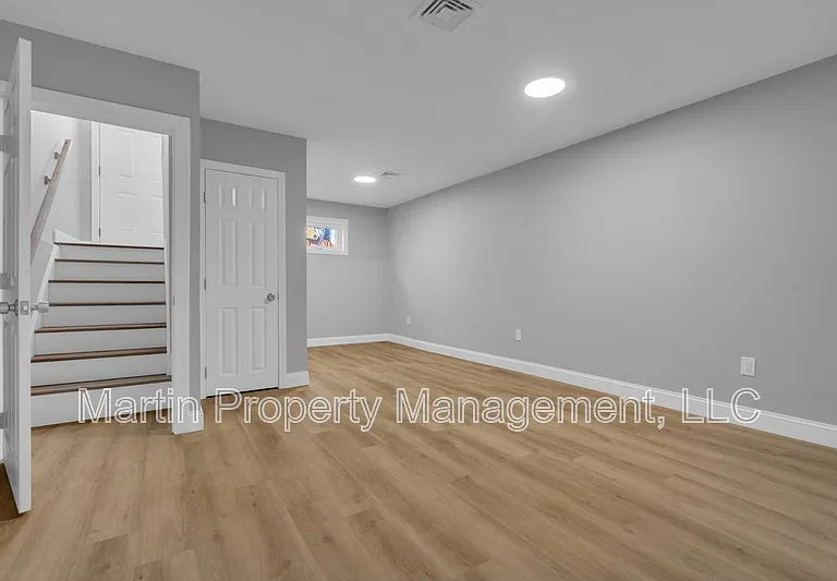 690 Dorchester Ave — Photo 2
