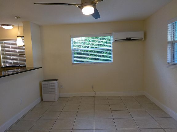 LR is no longer yellow, has been painted, gray.