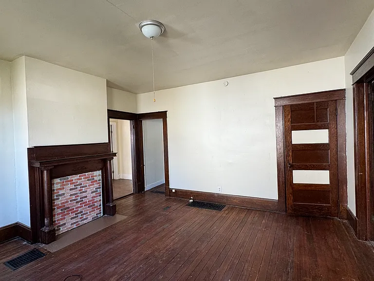 422 Seborn Ave — Photo 11