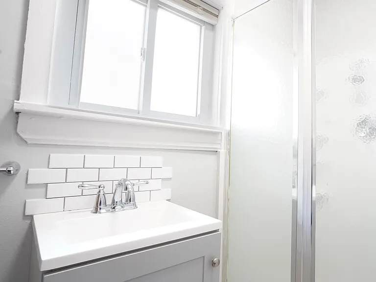 2085 Halstead Ave #4 — Photo 2