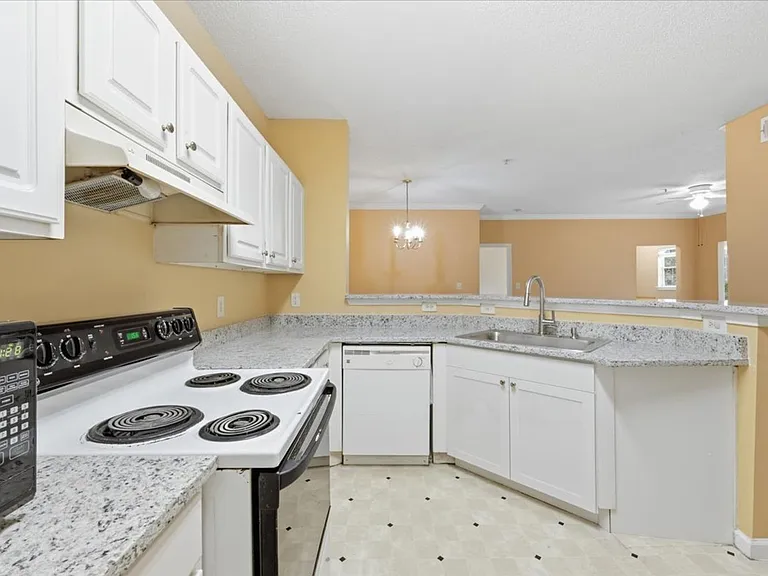 1202 Walden Park Dr — Photo 10