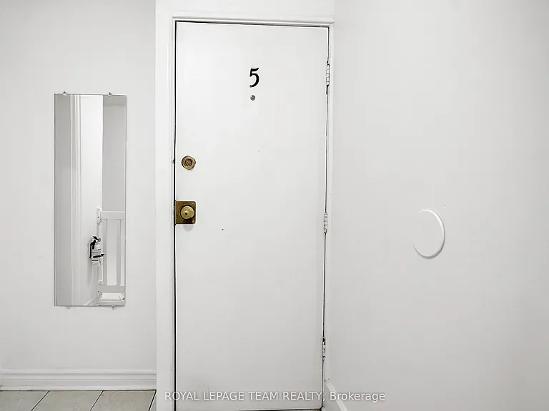 4 Eccles St #5 — Photo 5
