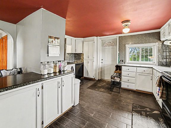 3rd image of 268 W Shelby Rd