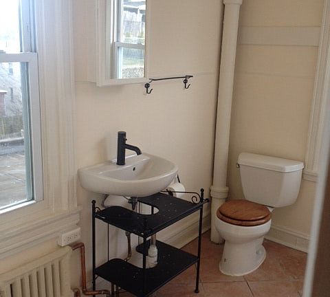 2nd Fl bathroom