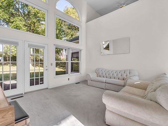 3rd image of 900 S Lane Ct