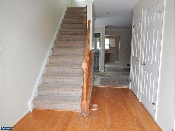 2nd image of 20 Woodcrest Ct