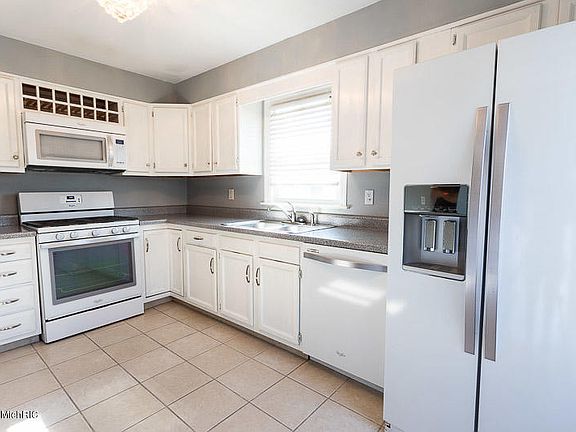 4th image of 2513 Willa Dr