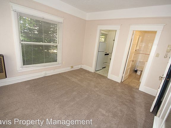 4th image of 123 Bellevue Ave E APT C