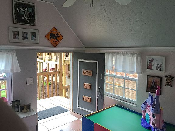 5th image of 602 Douglas Dr
