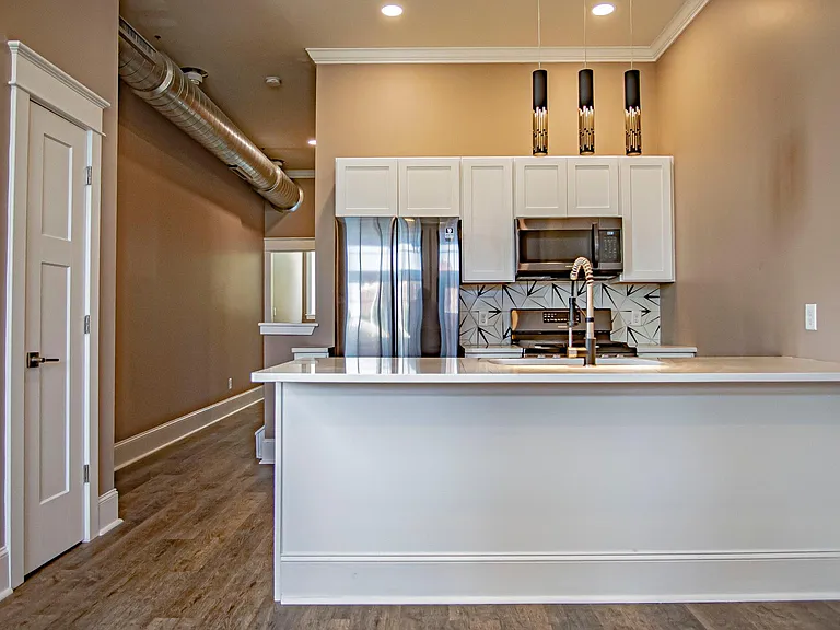151 E Eagle St — Photo 39