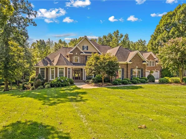 220 Cedar Lake Dr, Statesville, NC 28625