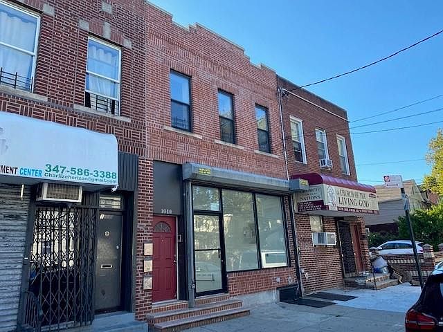 1st image of 1010 E 92nd St