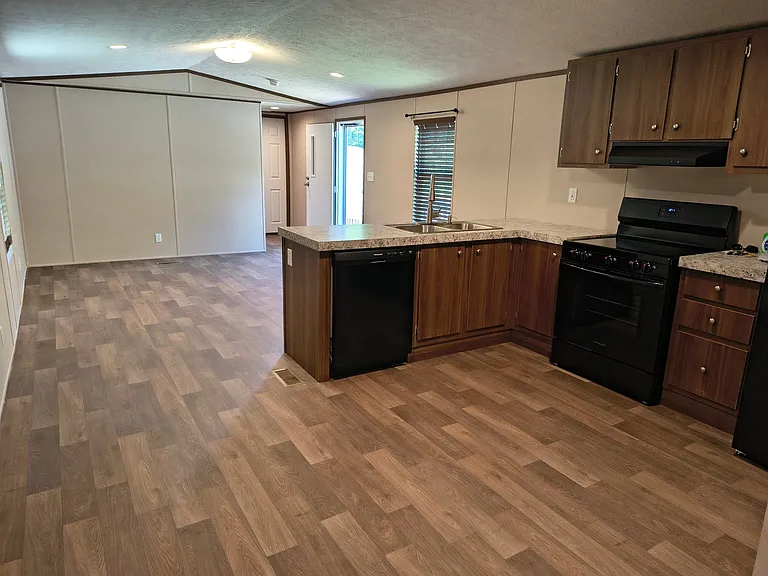 730 Case Cove Rd — Photo 3