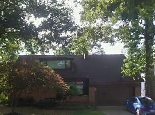 2536 Claver Rd, University Heights, OH 44118