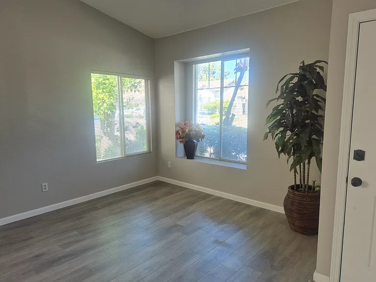 4710 Myrtle Dr — Photo 5