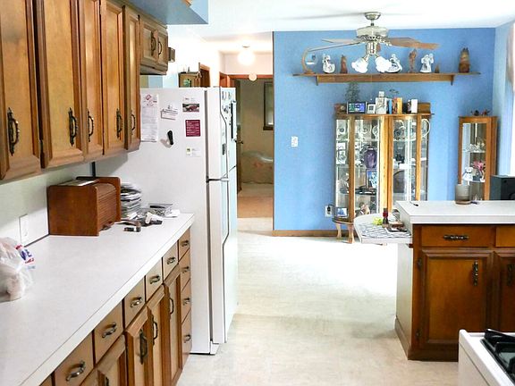 2nd image of 4661 S Sheridan Dr