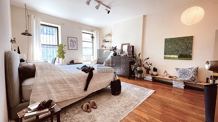 Rented by ZealEstate Group Inc | media 1