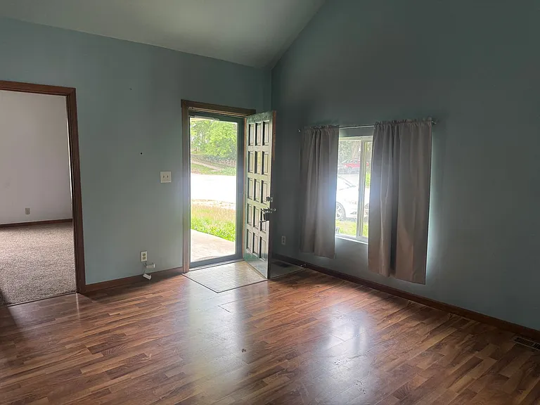 1923 Savannah Ave — Photo 3