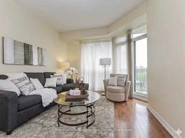 4200 Bathurst St #501, Toronto, ON M3H 6C7