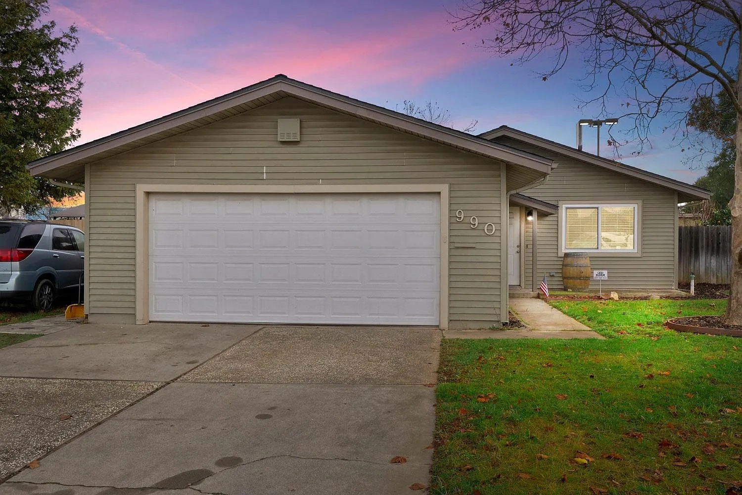 990 Casado Dr photo 1