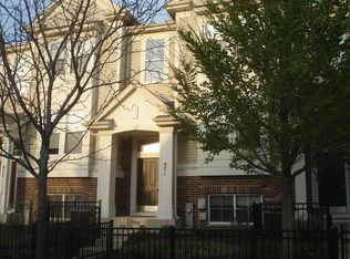 471 Grosvenor Ln, Aurora, IL 60504