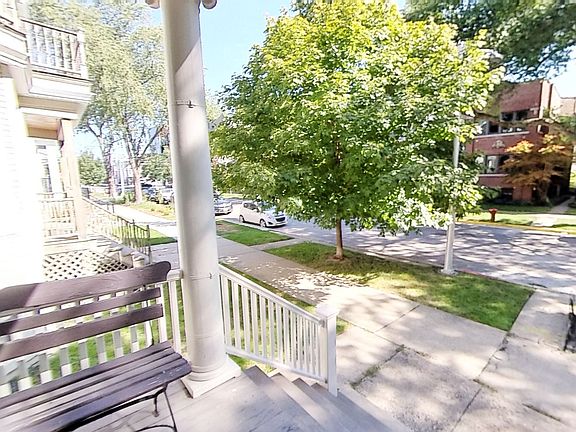3rd image of 3926 N Oakley Ave #1
