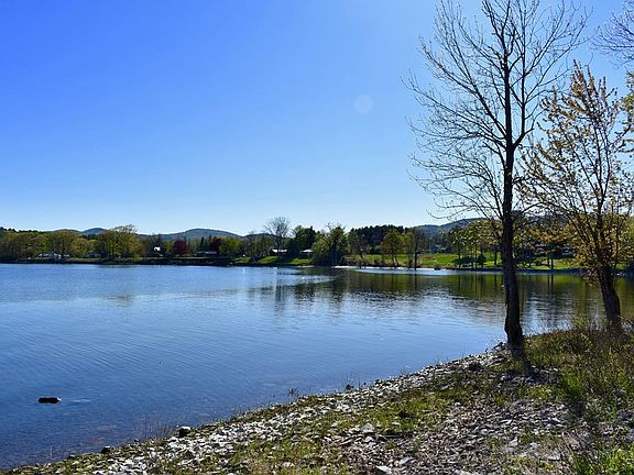 4th image of 26 Lakeshore Dr