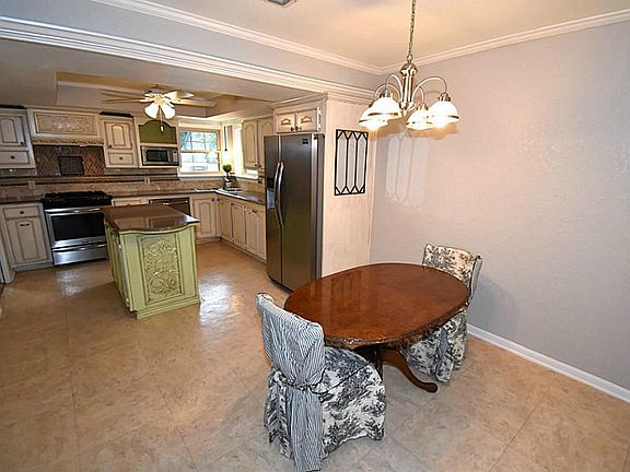 4th image of 312 Southern Oaks Dr