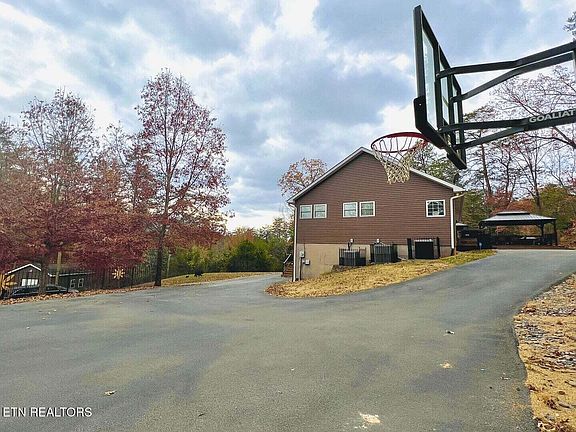4th image of 850 Sylvia Ln
