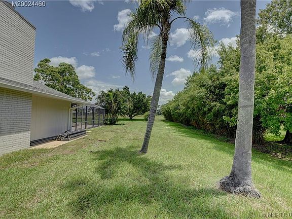 5th image of 3831 SW Bimini Cir N
