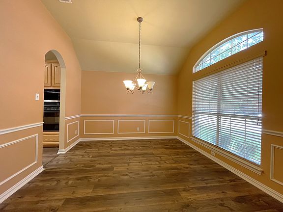 5th image of 5633 Glenview Ln