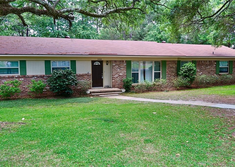 Welcome to 1200 Beacon Ln