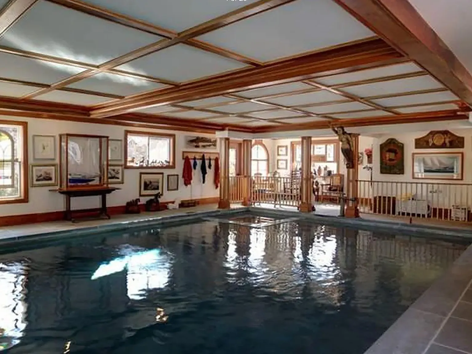 Indoor Pool Near Bay Beach in Hampton Bays — Photo 2