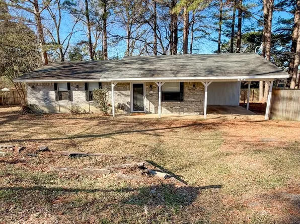 1613 N Rodeo St, Gladewater, TX 75647